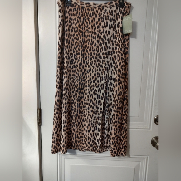 H&M Dresses & Skirts - H&M Leopard Print Midi Skirt in Tan and Black